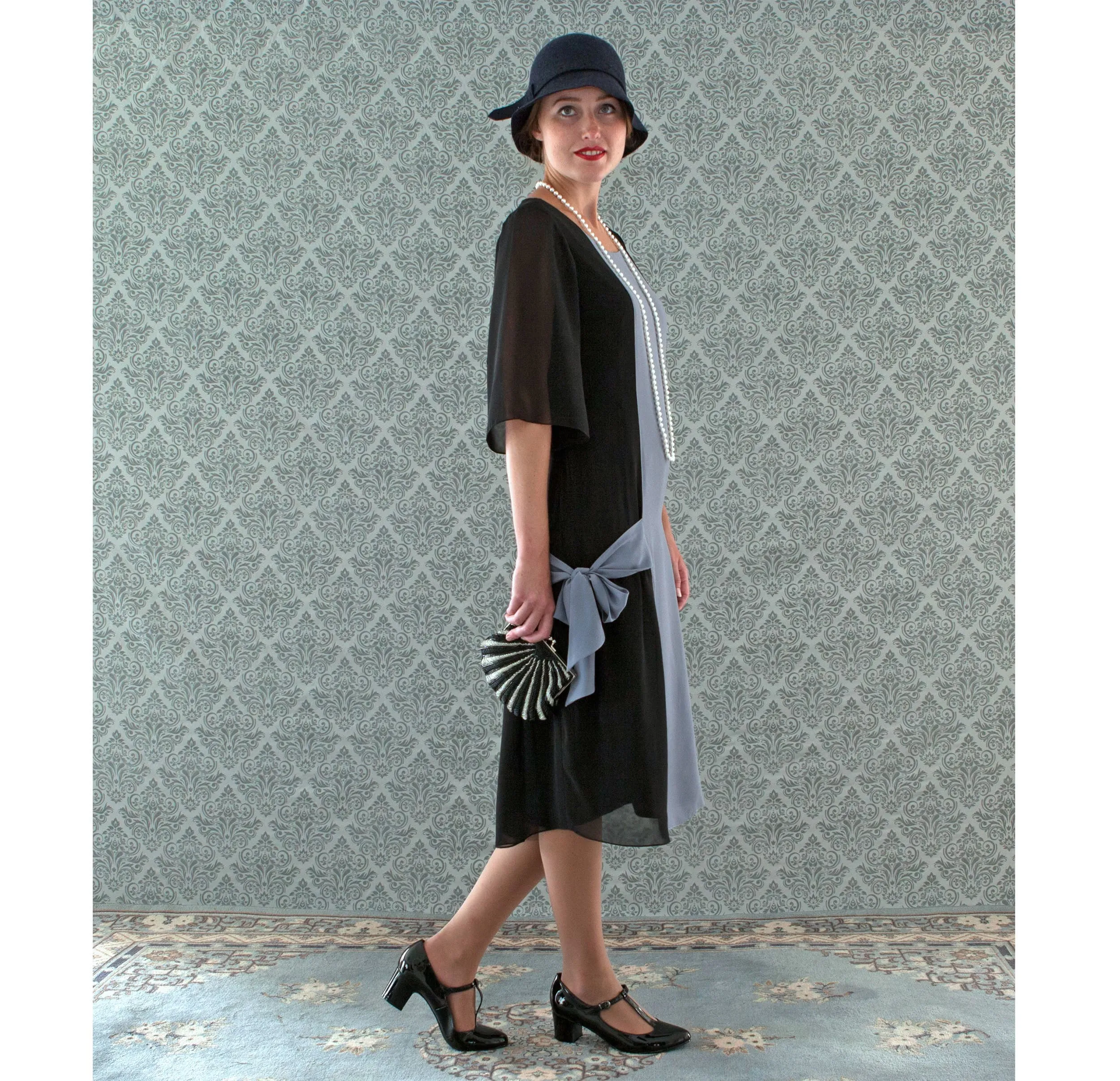 Black and grey Roaring 20s dress with sleeves